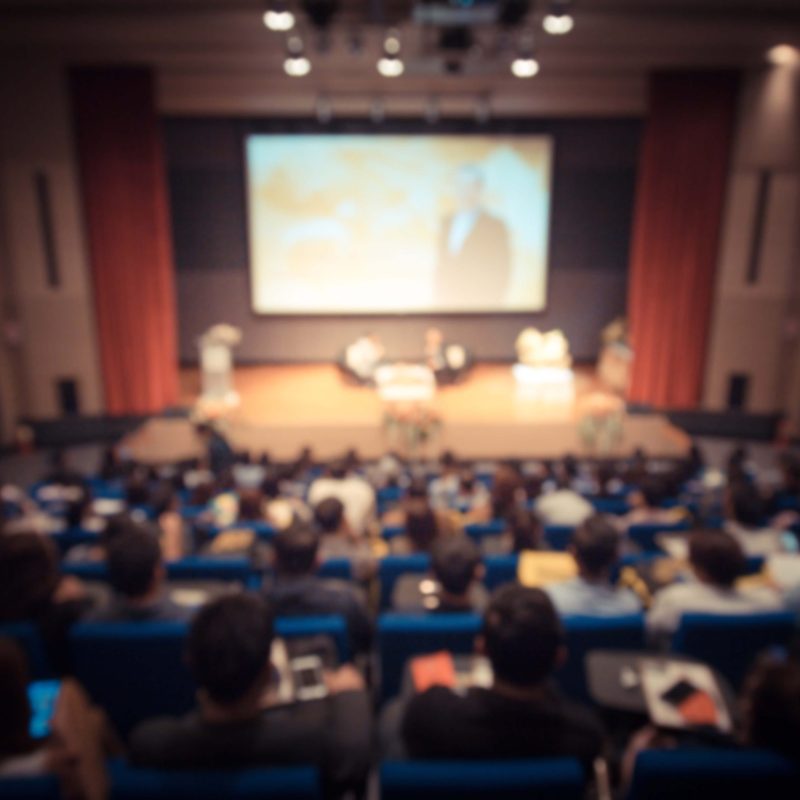 disfocus-speaker-giving-talk-corporate-business-conference